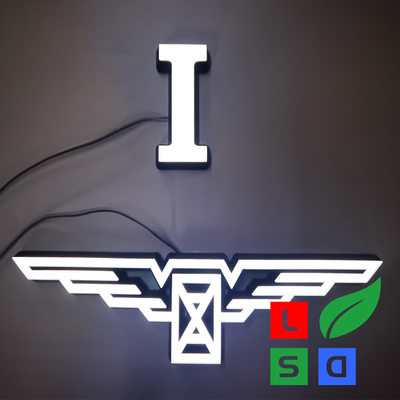 Akrylowe logo 3D z blokiem podświetlanym na twarz dla sieci sklepów